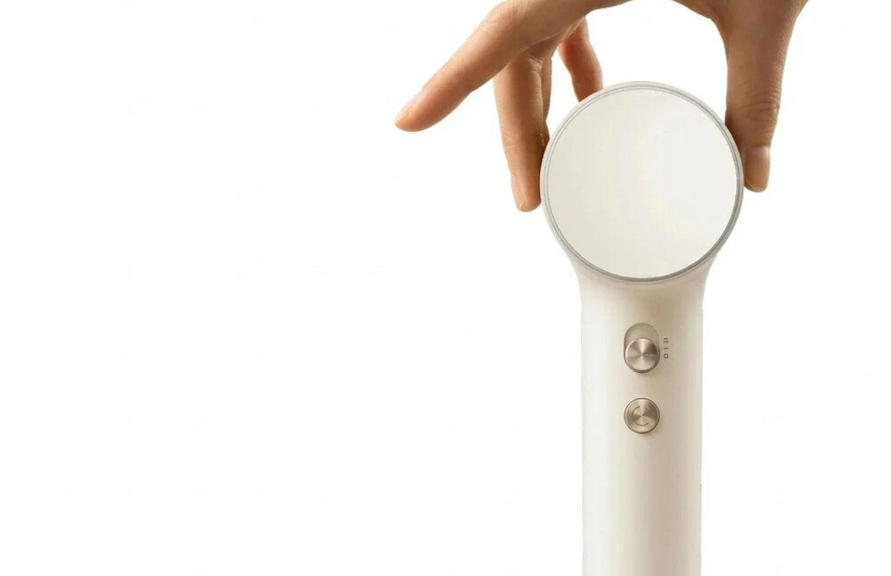 Suszarka LAIFEN Swift Mini Seashell White 1100 W zdjęcie lifestyle Gładkie włosy bez puszenia Technologia jonizacji ograniczyć elektryzowanie i puszenie