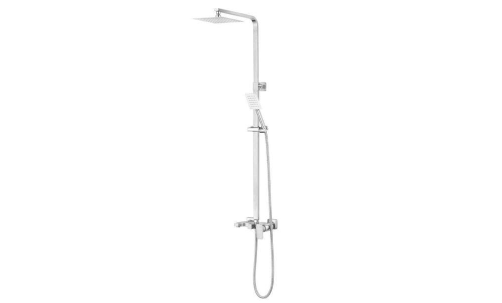 Na obrazie widoczna jest długa, biała, cylindryczna lampa wisząca z cienkim przewodem u góry. Lampa ma nowoczesny, minimalistyczny design.