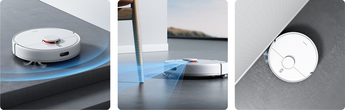 Trzy zdjęcia przedstawiają biały robot sprzątający na podłodze. Robot jest pokazany w różnych sytuacjach, w tym podczas omijania przeszkód i sprzątania przy krawędzi.