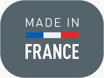 Prostokątny znak z zaokrąglonymi rogami w kolorze szarym, z napisem \'MADE IN FRANCE\' oraz poziomym paskiem w kolorach niebieskim, białym i czerwonym.