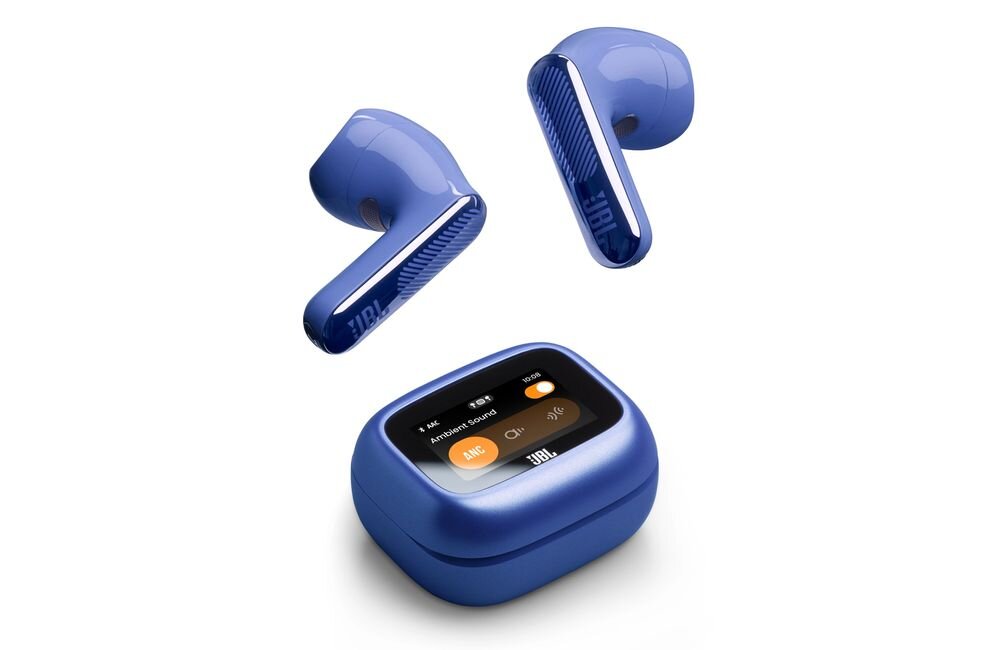 Na obrazie widoczne są niebieskie słuchawki douszne oraz etui z wyświetlaczem, na którym znajduje się logo JBL. Wyświetlacz pokazuje ustawienia dźwięku i poziom naładowania baterii.