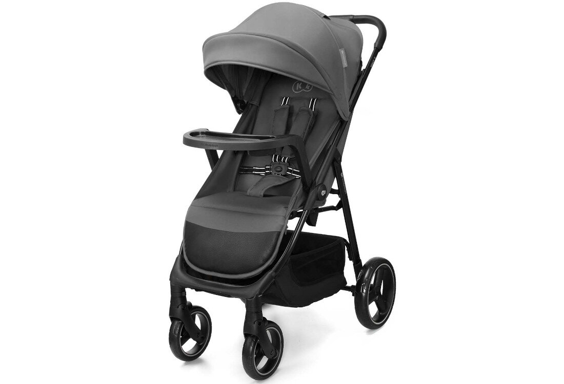 Wózek dziecięcy spacerowy KINDERKRAFT Trig 3 Tray Szary zdjęcie lifestyle Wygoda podczas spacerów wymiary siedziska i oparcia  Regulacja oparcia Całkowita długość siedziska w pozycji leżącej wynosi 91,5 cm