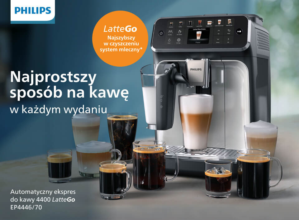 Na obrazie widoczny jest ekspres do kawy z logo PHILIPS, otoczony różnymi filiżankami z kawą. Tekst na obrazie: \'Najprostszy sposób na kawę w każdym wydaniu\', \'LatteGo Najszybszy w czyszczeniu system mleczny*\', \'Automatyczny ekspres do kawy 4400 LatteGo EP4446/70\'.