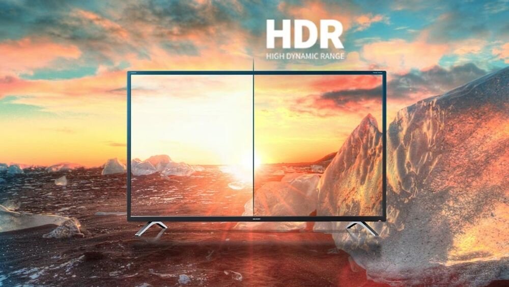 SHARP 70HL4465E HDR10 kontrastowy obraz naturalne kolory, telewizor od frontu na tle zachodu słońca