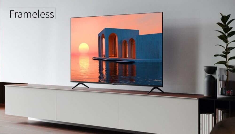 SHARP 70HL4465E bezramkowy design smukłe nóżki telewizor, telewizor stojący na komodzie w pomieszczeniu