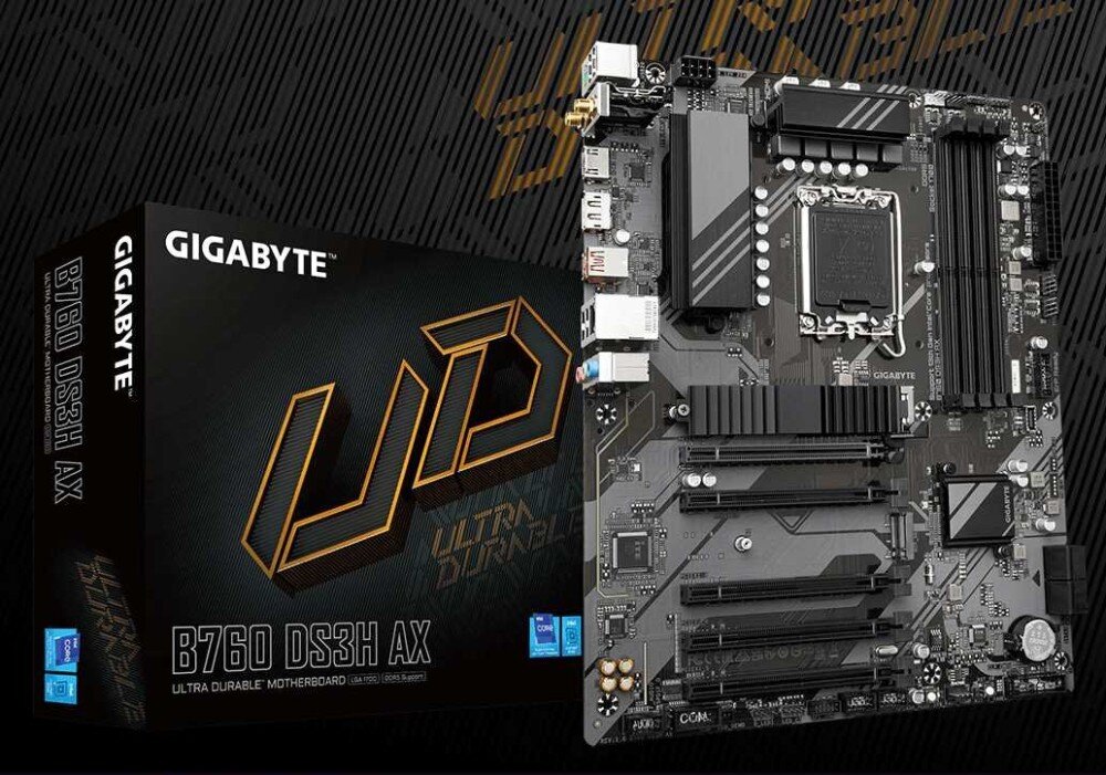 Obraz przedstawia płytę główną oraz jej opakowanie z widocznym napisem \'GIGABYTE B760 DS3H AX ULTRA DURABLE MOTHERBOARD\'. Płyta główna ma ciemny kolor z różnymi złączami i komponentami.