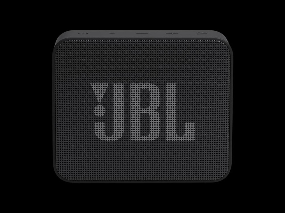 Czarny głośnik mobilny z widocznym logo \'JBL\' na przedniej kratce.