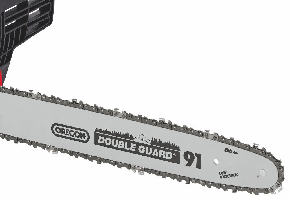 Na zdjęciu widoczny jest fragment prowadnicy piły łańcuchowej z napisami \'OREGON DOUBLE GUARD 91\' oraz \'LOW KICKBACK\'.