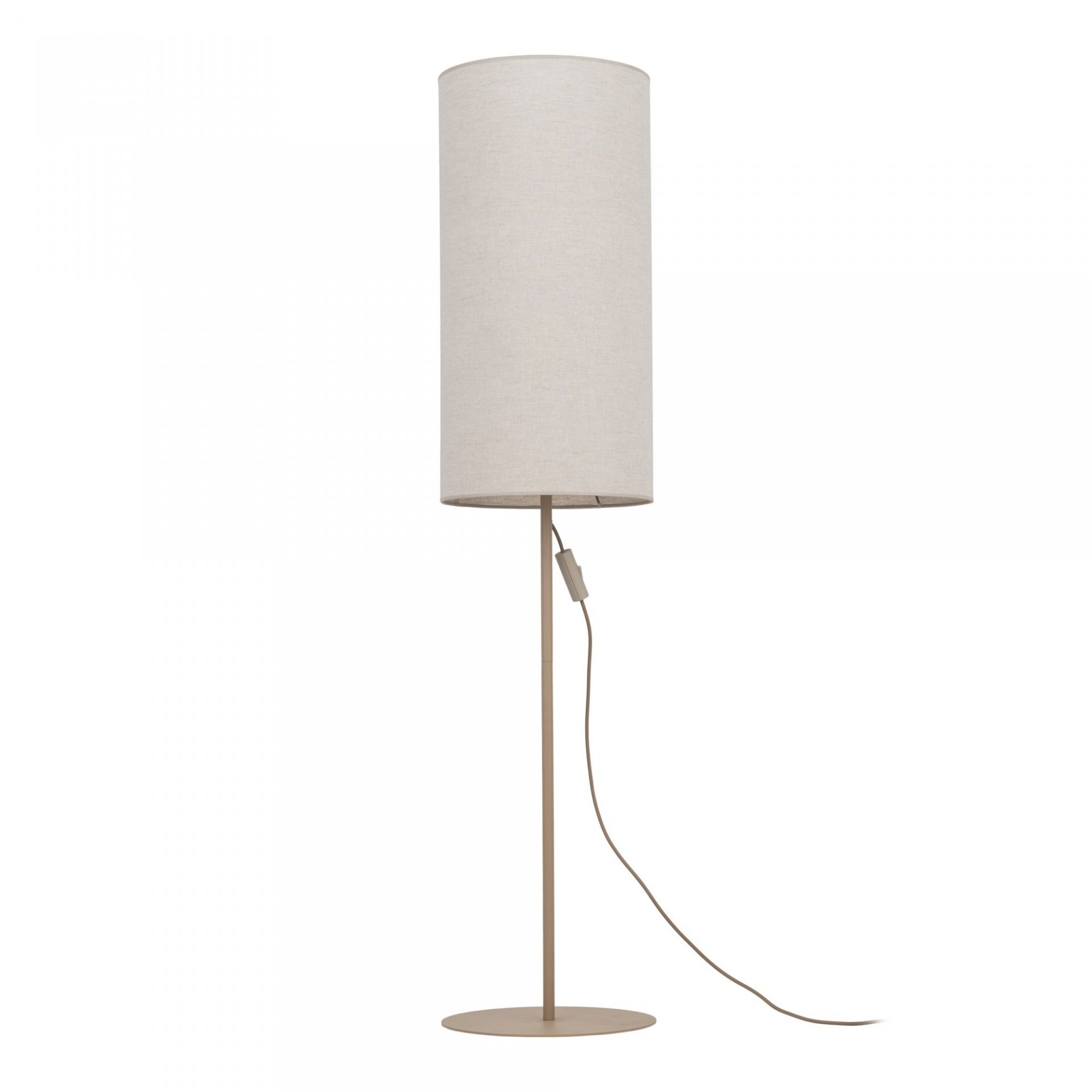 Lampa podłogowa z beżowym, cylindrycznym abażurem wykonanym z lnu, osadzona na prostym, metalowym stelażu z okrągłą podstawą. Do lampy przymocowany jest przewód z włącznikiem.