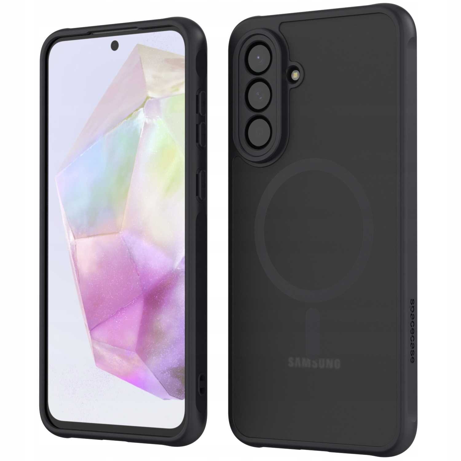 Obraz przedstawia czarne etui magnetyczne na telefon z trzema otworami na aparaty i napisem \'SAMSUNG\' oraz \'SPACECASE\' na boku. W tle widoczny jest ekran telefonu z kolorowym, abstrakcyjnym wzorem.