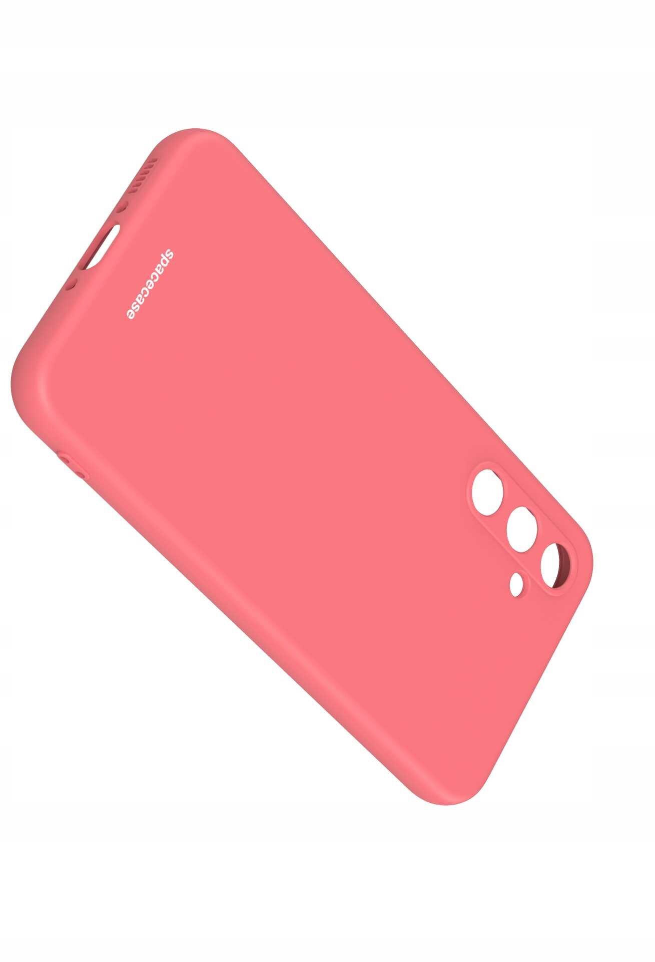 Czerwone silikonowe etui z wycięciami na aparat i logo \'spacecase\'.