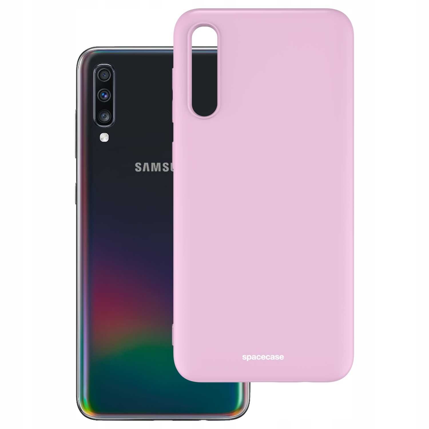 Na obrazie widoczne jest różowe silikonowe etui SPACECASE z wycięciem na aparat, obok telefonu z logo Samsung. Etui jest przeznaczone do modelu Galaxy A70.