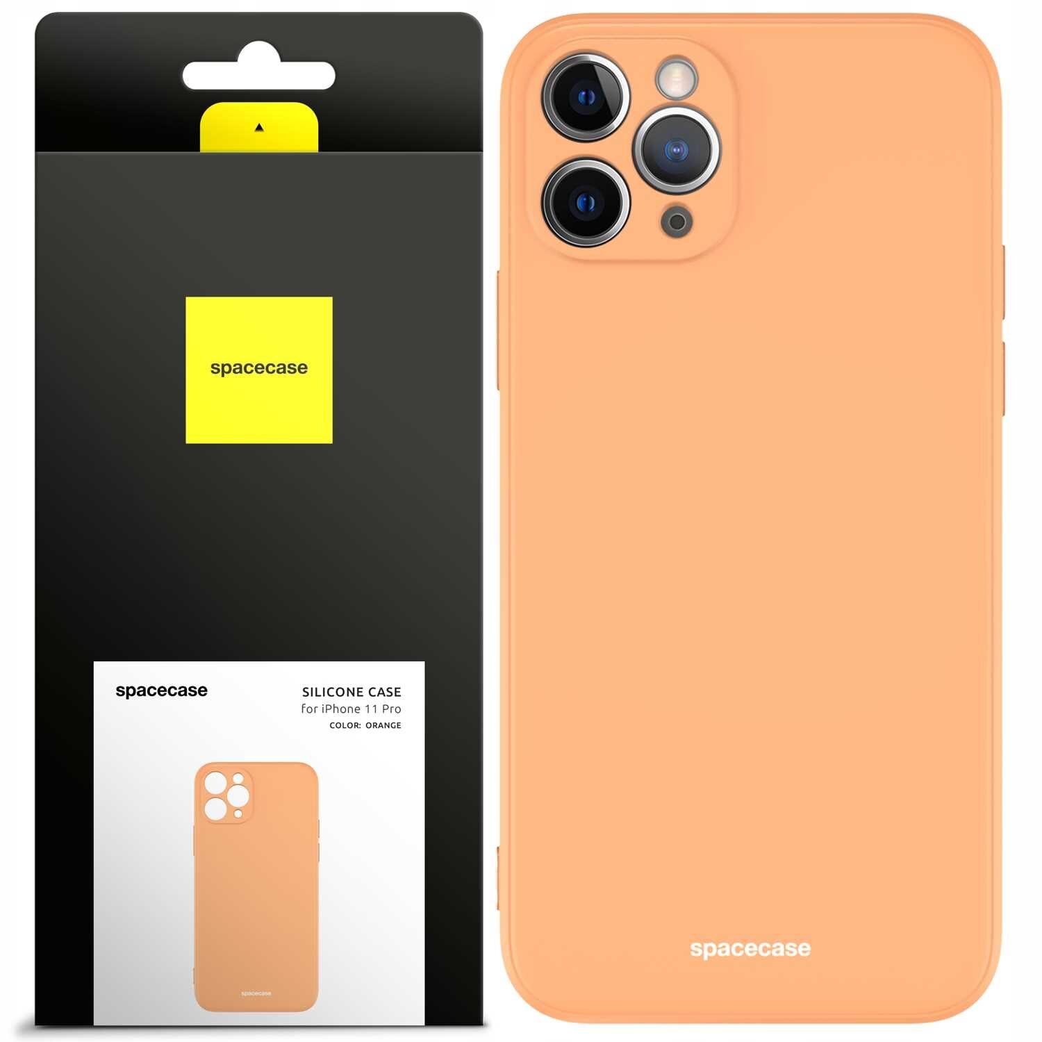 Obraz przedstawia pomarańczowe silikonowe etui na telefon z trzema wycięciami na aparaty. Obok znajduje się opakowanie z logo \'spacecase\' i napisem \'SILICONE CASE for iPhone 11 Pro COLOR: ORANGE\'.