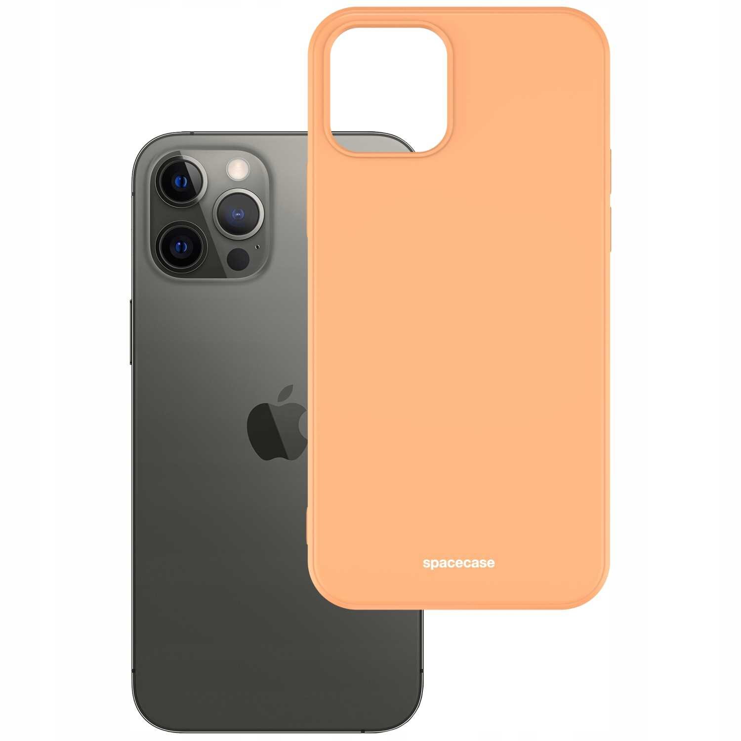 Na obrazie widoczny jest pomarańczowy silikonowy futerał na telefon z napisem \'spacecase\'. Obok znajduje się telefon z trzema obiektywami aparatu i logo w kształcie jabłka.