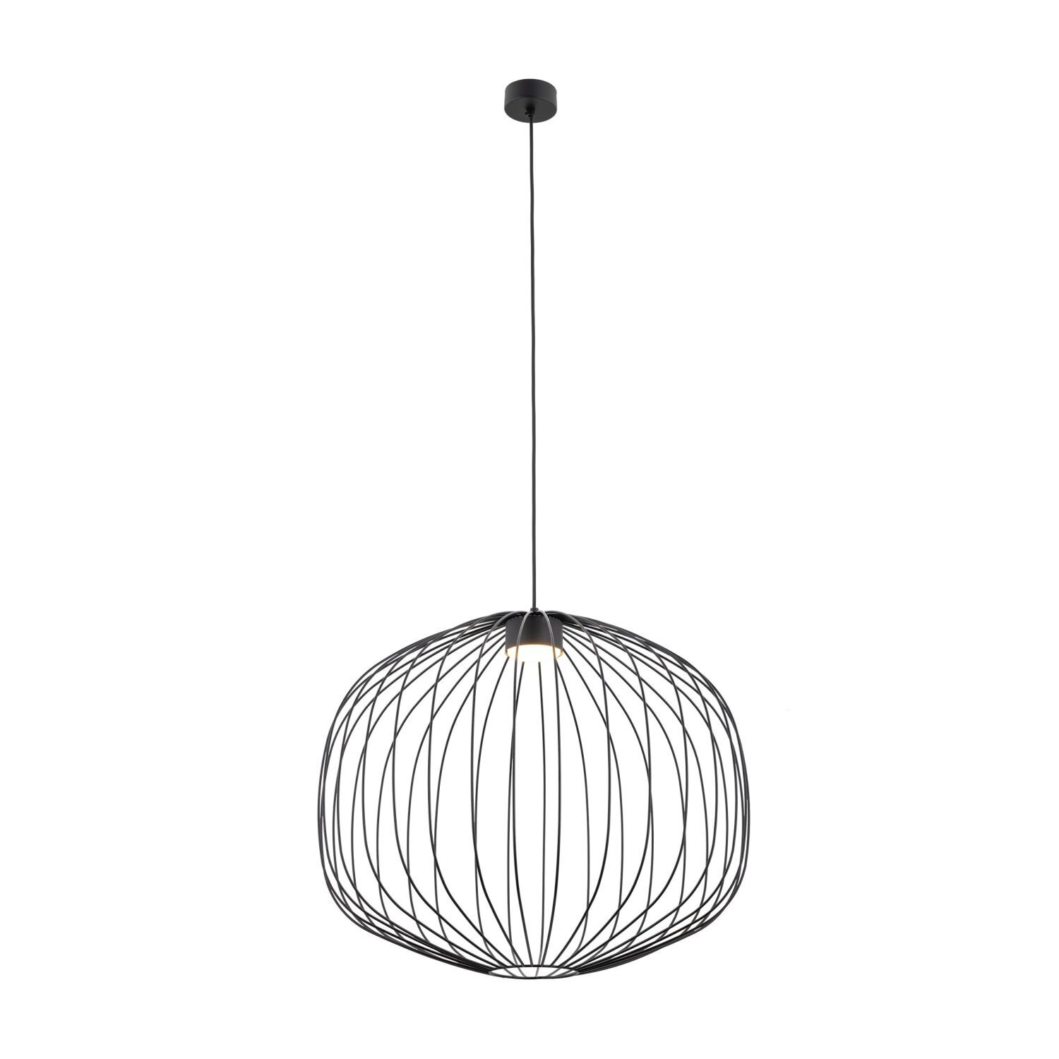 Czarna lampa wisząca o kulistym kształcie z metalowych prętów, zawieszona na cienkim kablu. Lampa ma nowoczesny design i jest przeznaczona do wnętrz takich jak salon czy jadalnia.