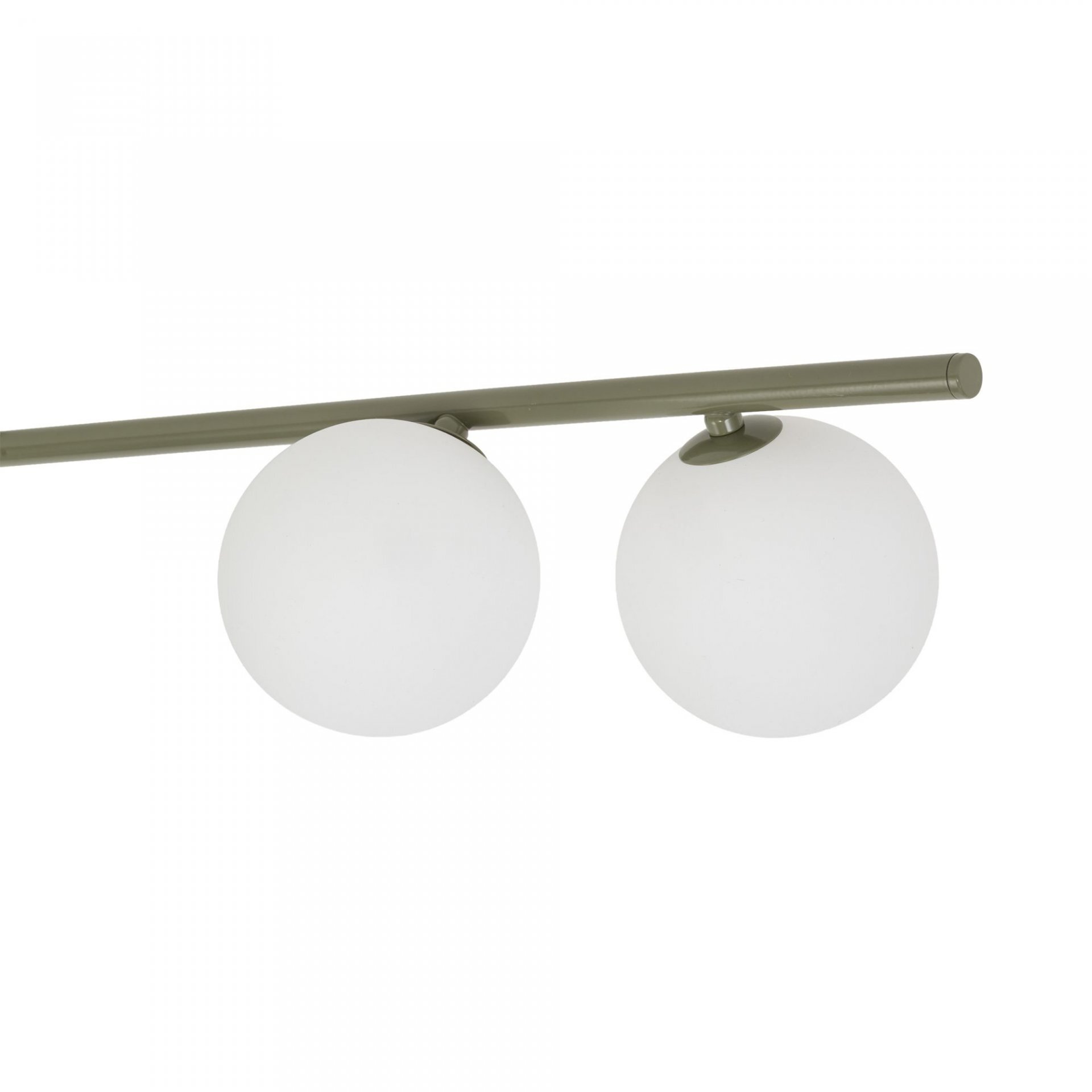 Lampa sufitowa z dwoma białymi, kulistymi kloszami zamontowanymi na prostej listwie w kolorze oliwkowym.