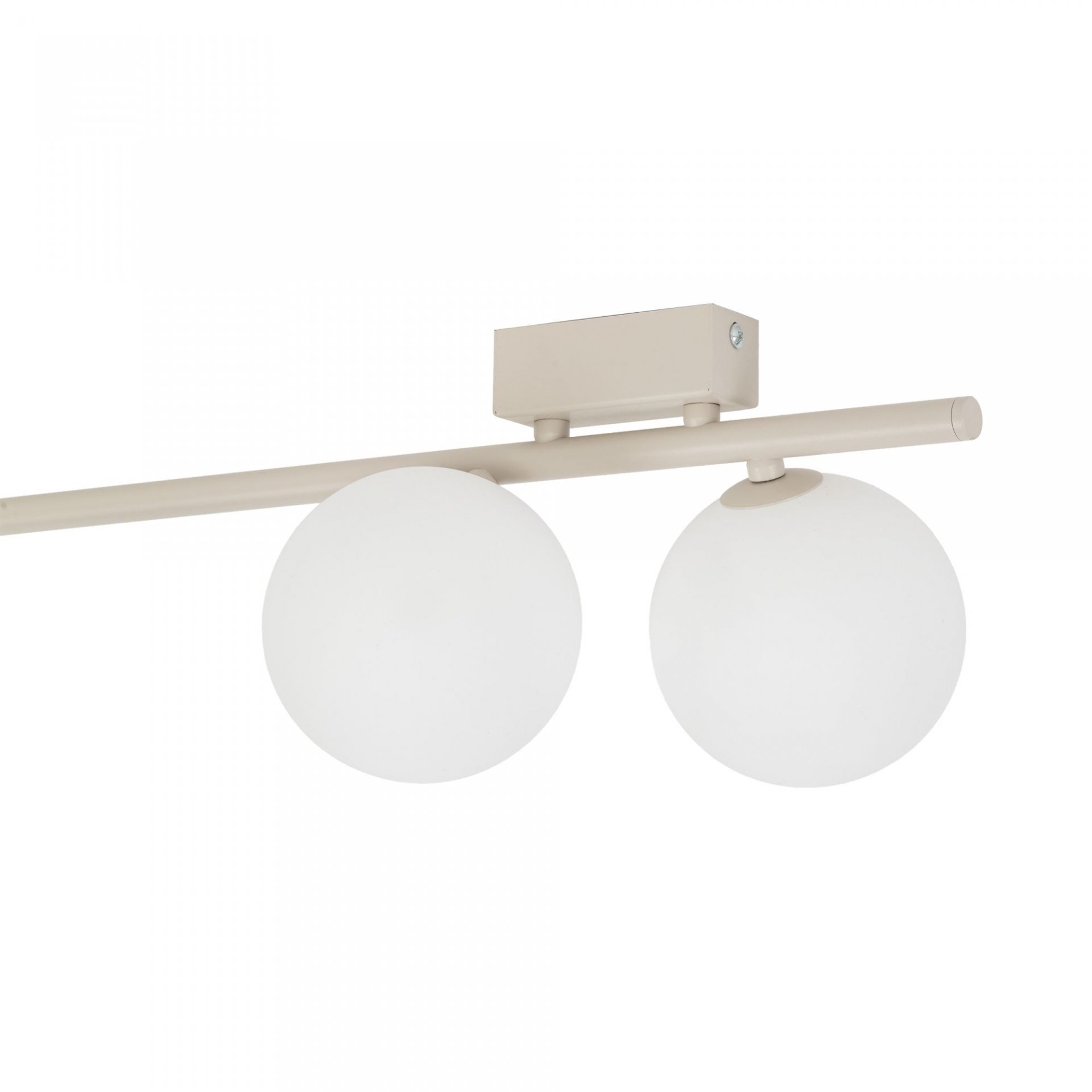 Lampa sufitowa z dwoma białymi kulistymi kloszami zamontowanymi na prostokątnej listwie w kolorze kaszmiru. Konstrukcja jest nowoczesna i minimalistyczna.
