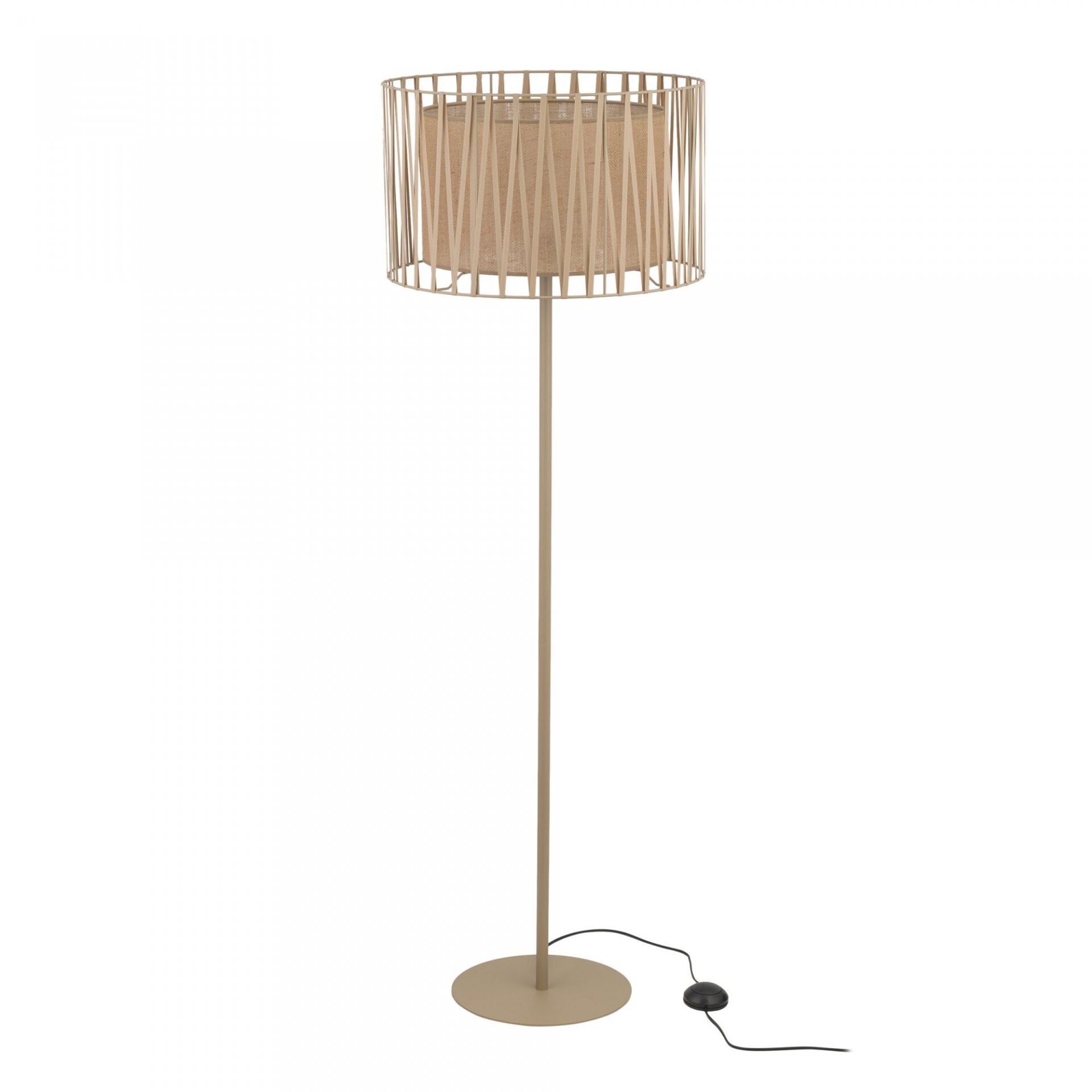 Lampa podłogowa z okrągłym abażurem w naturalnym kolorze, otoczonym metalową konstrukcją. Posiada prostą, smukłą podstawę i czarny przewód z włącznikiem.
