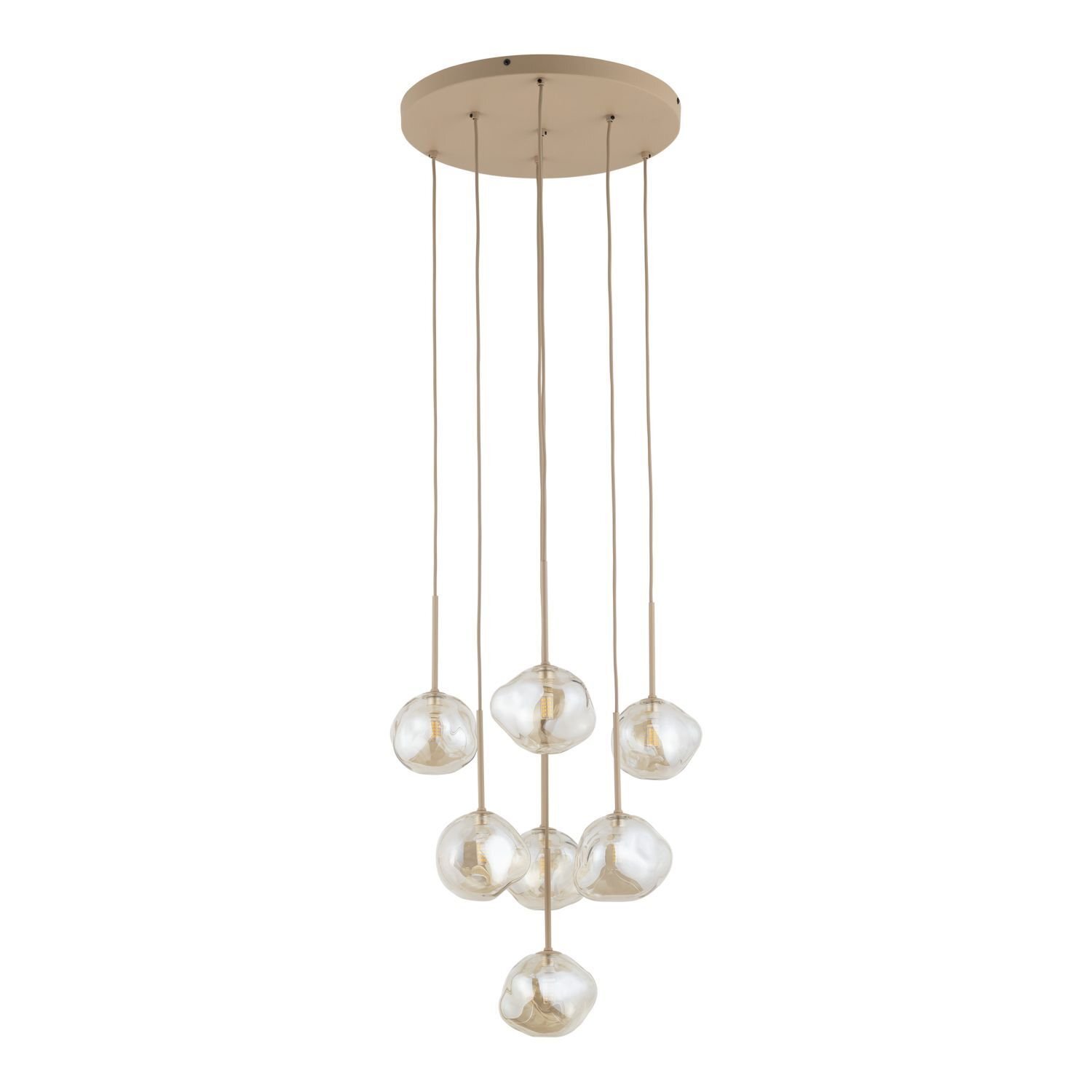 Lampa wisząca z siedmioma szklanymi kloszami o nieregularnym kształcie, zawieszona na cienkich przewodach z okrągłej podstawy sufitowej.