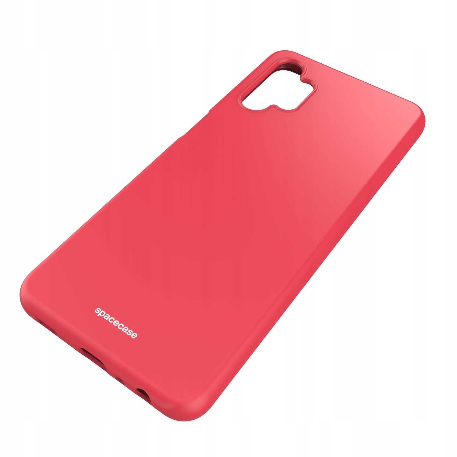 Czerwone silikonowe etui z wycięciem na aparat, z widocznym napisem \'spacecase\'.