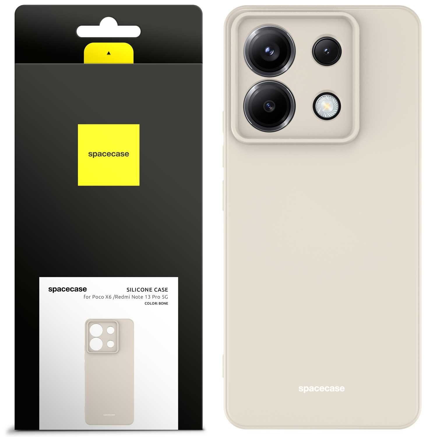 Beżowe silikonowe etui na telefon z trzema otworami na aparaty, obok opakowanie z logo \'spacecase\'.