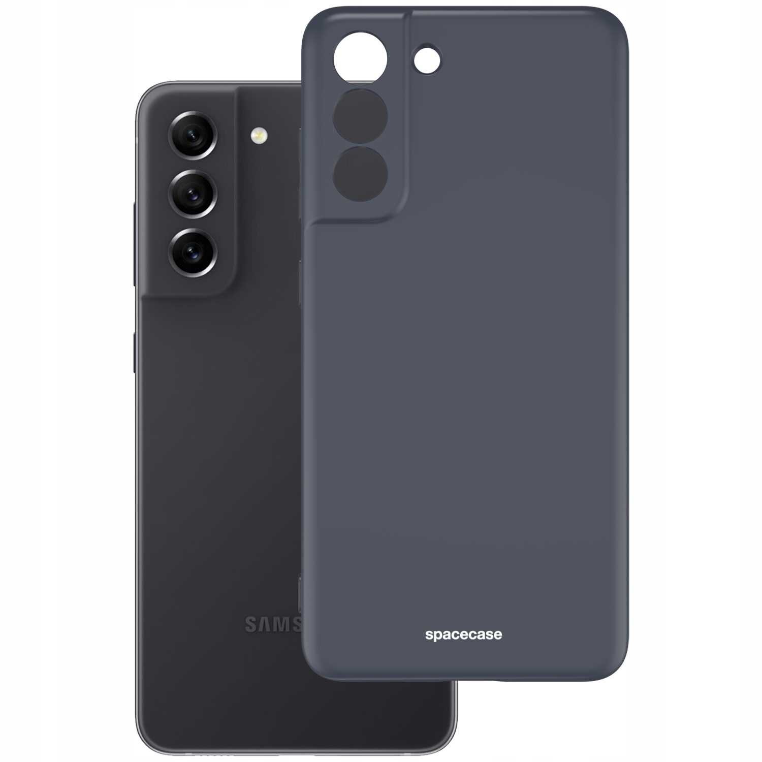 Na obrazie widoczne jest czarne silikonowe etui z napisem \'spacecase\', przeznaczone do telefonu z trzema obiektywami aparatu. Etui jest pokazane obok telefonu, na którym widać logo producenta.
