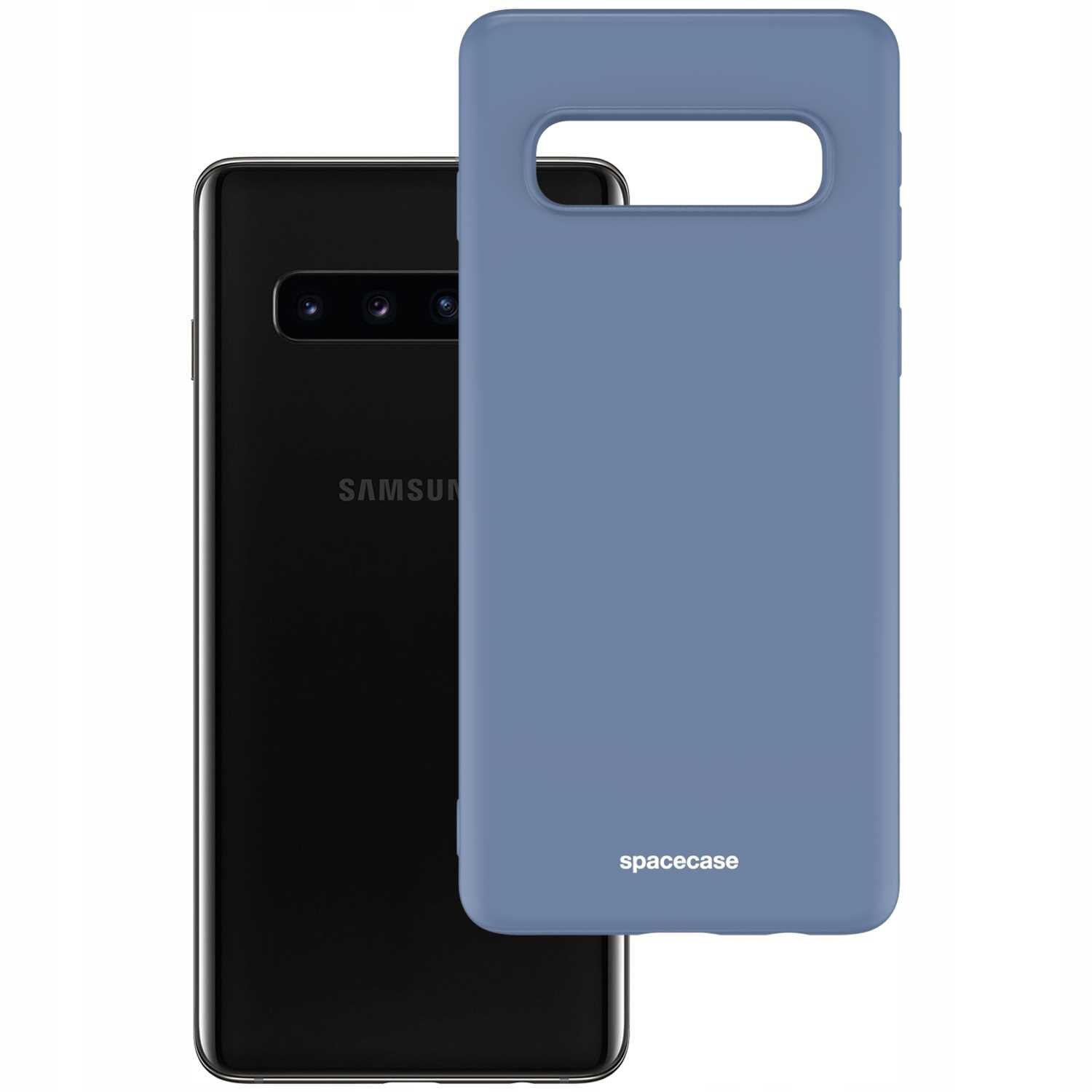 Na obrazie widoczne jest niebieskie silikonowe etui z napisem \'spacecase\', obok czarnego smartfona z trzema obiektywami aparatu. Etui jest przeznaczone do modelu Galaxy S10.
