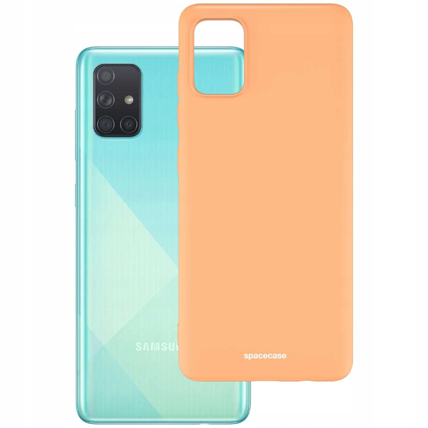Na obrazie widoczny jest pomarańczowy silikonowy futerał na telefon z wycięciem na aparat. Na futerale znajduje się napis \'spacecase\'.
