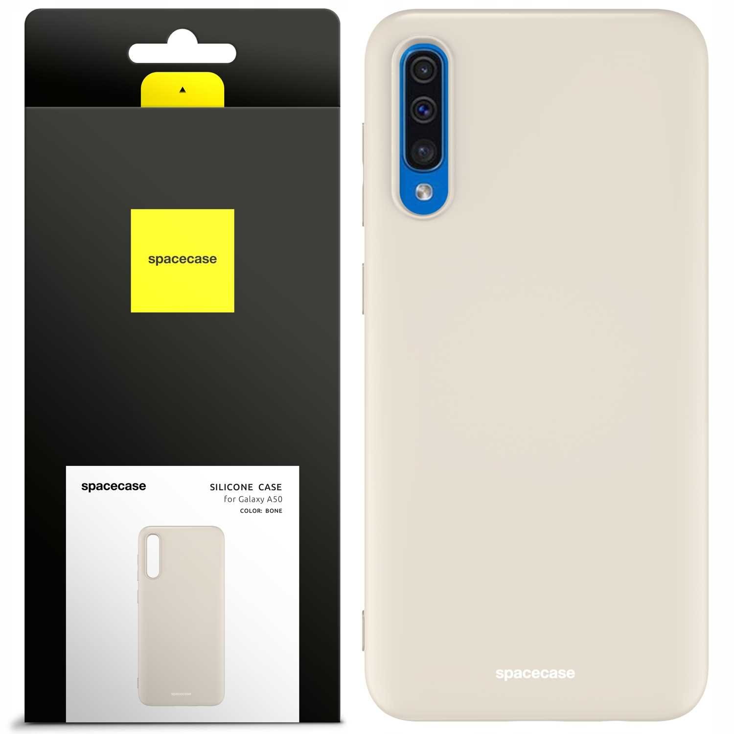 Obraz przedstawia beżowe silikonowe etui na telefon z trzema wycięciami na aparat. Obok znajduje się opakowanie z logo \'spacecase\' i napisem \'SILICONE CASE for Galaxy A50 COLOR BONE\'.