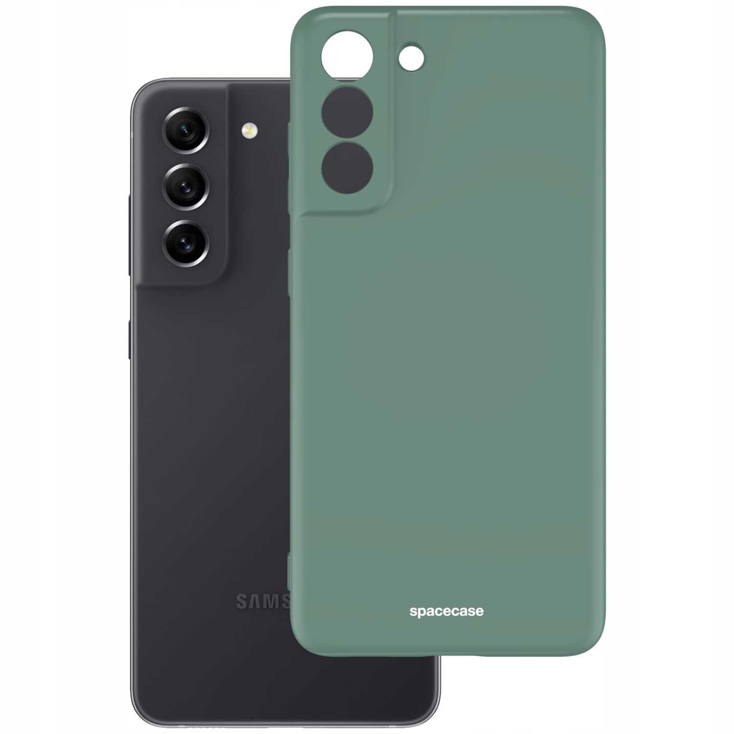 Zielone silikonowe etui z wycięciami na aparat i logo \'spacecase\' na dole. Obok znajduje się czarny telefon z trzema obiektywami aparatu.