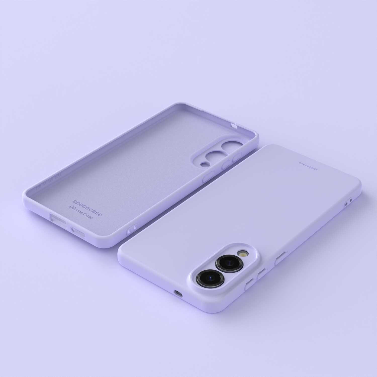 Na obrazie widoczne jest fioletowe silikonowe etui na telefon z napisem \'spacecase Silicone Case\'. Etui ma wycięcia na aparat i przyciski boczne.