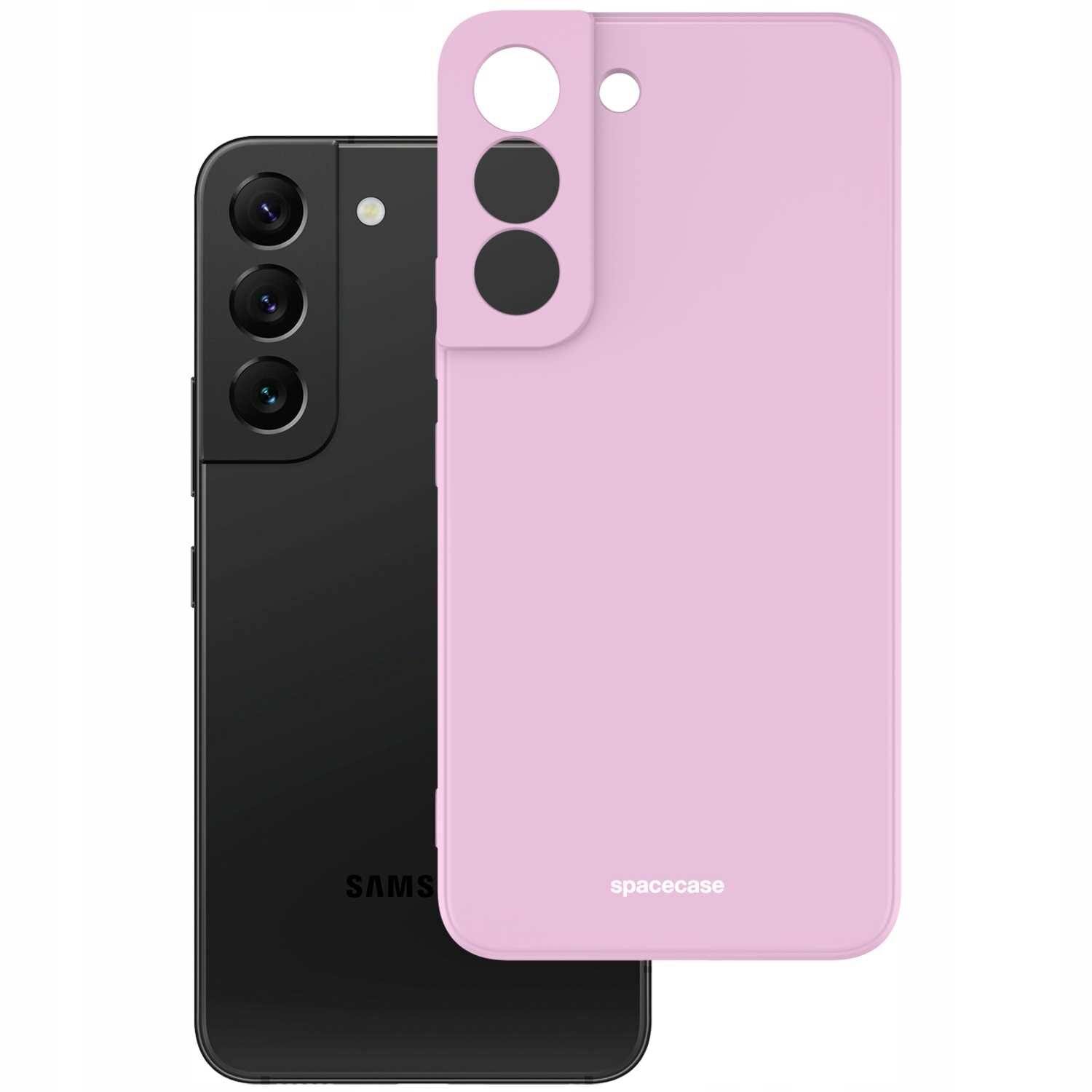 Obraz przedstawia różowe silikonowe etui na telefon z wycięciami na aparat i logo \'spacecase\'. W tle widoczny jest czarny telefon z trzema obiektywami aparatu.