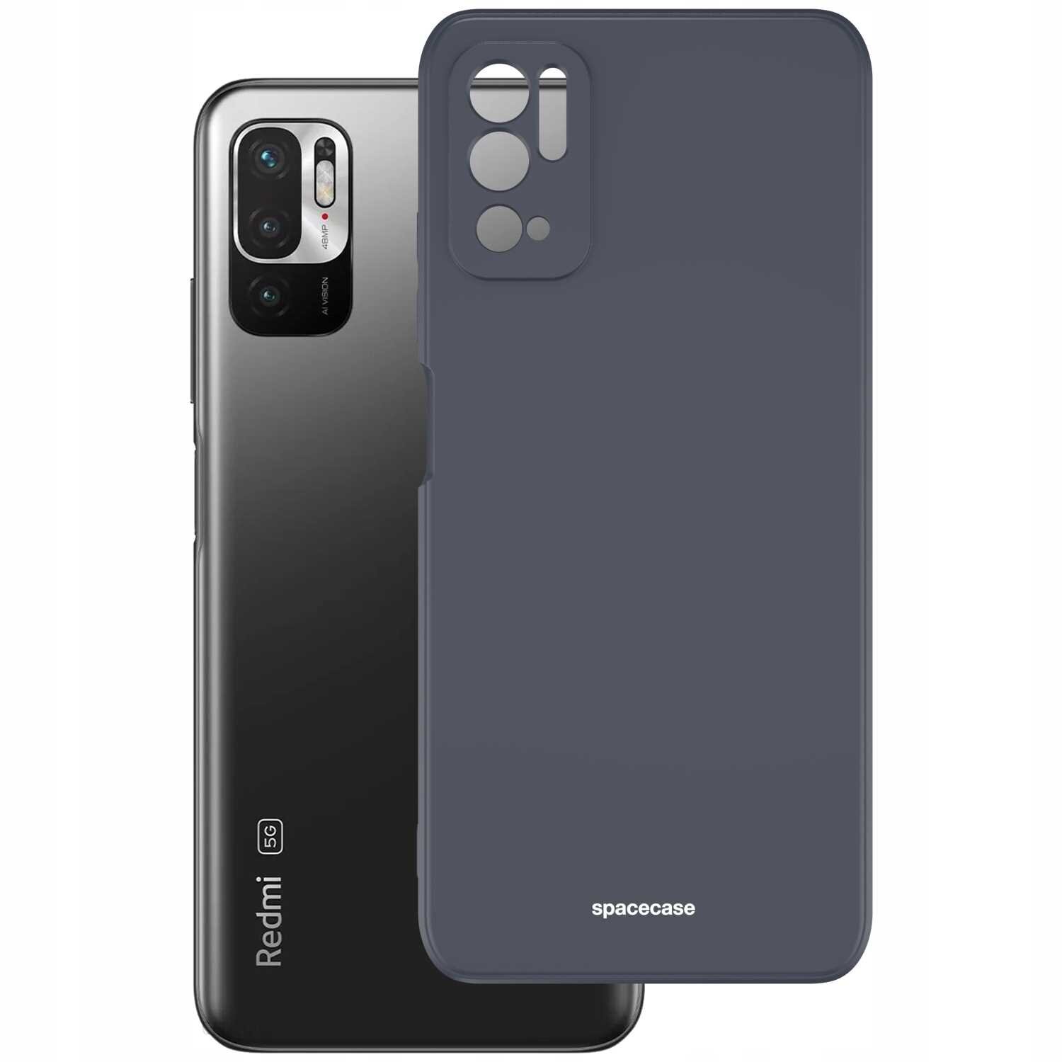 Na obrazie widoczne jest czarne silikonowe etui z wycięciami na aparat oraz telefon z napisem \'Redmi 5G\'. Na etui znajduje się napis \'spacecase\'.