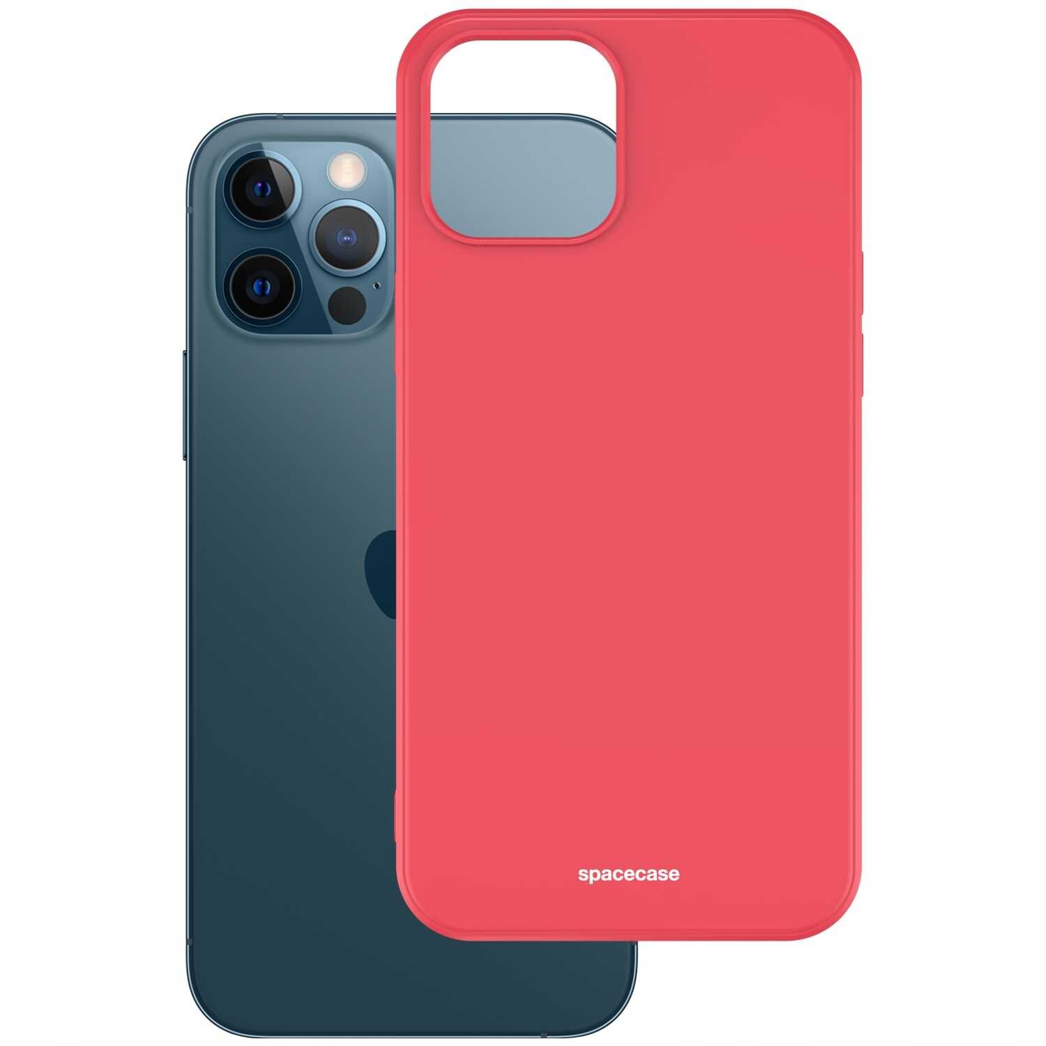 Na obrazie widoczne jest czerwone silikonowe etui z napisem \'spacecase\', przeznaczone do telefonu iPhone 12 Pro Max. W tle znajduje się telefon z trzema obiektywami aparatu.