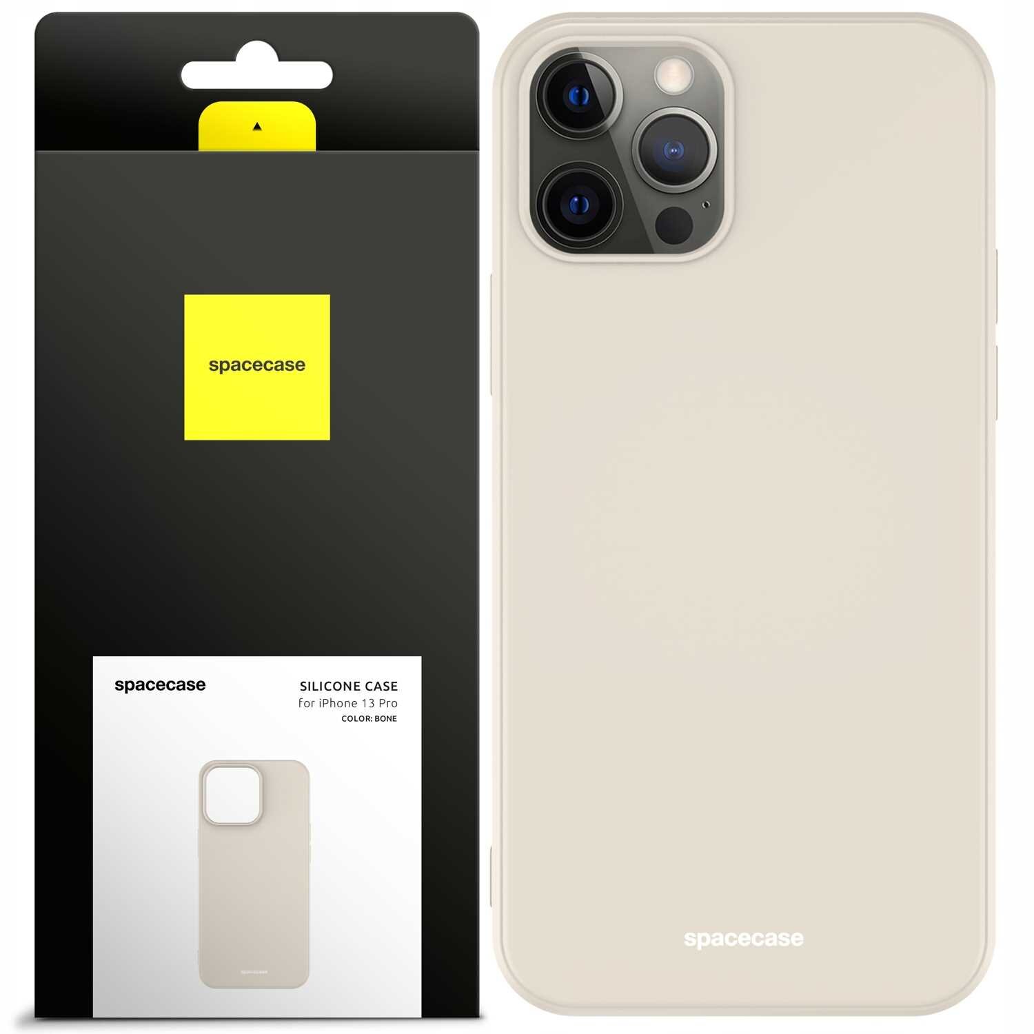 Obraz przedstawia beżowe silikonowe etui na telefon z trzema wycięciami na aparaty. Obok znajduje się opakowanie z logo \'spacecase\' i napisem \'SILICONE CASE for iPhone 13 Pro COLOR: BONE\'.