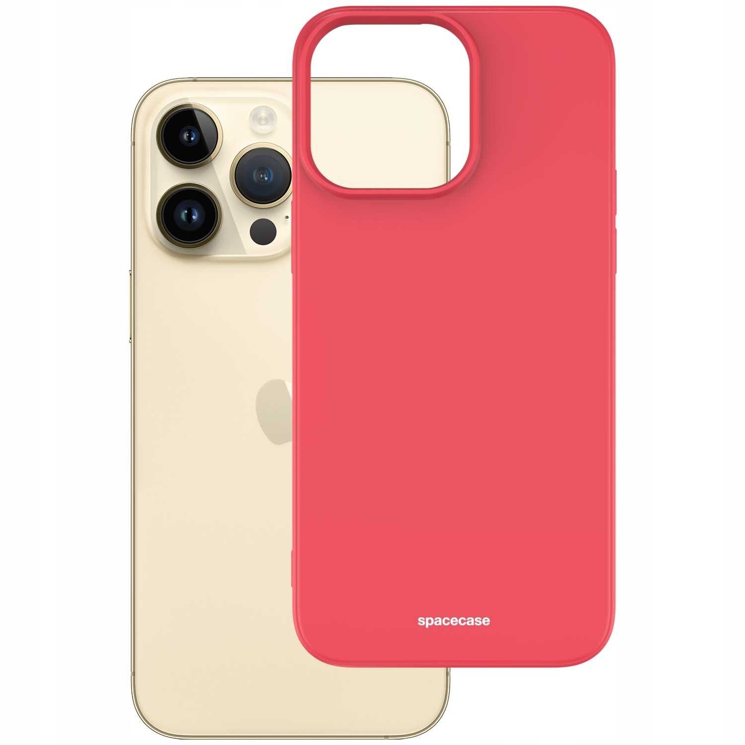 Na obrazie widoczny jest złoty smartfon z trzema aparatami oraz czerwone silikonowe etui z napisem \'spacecase\'.