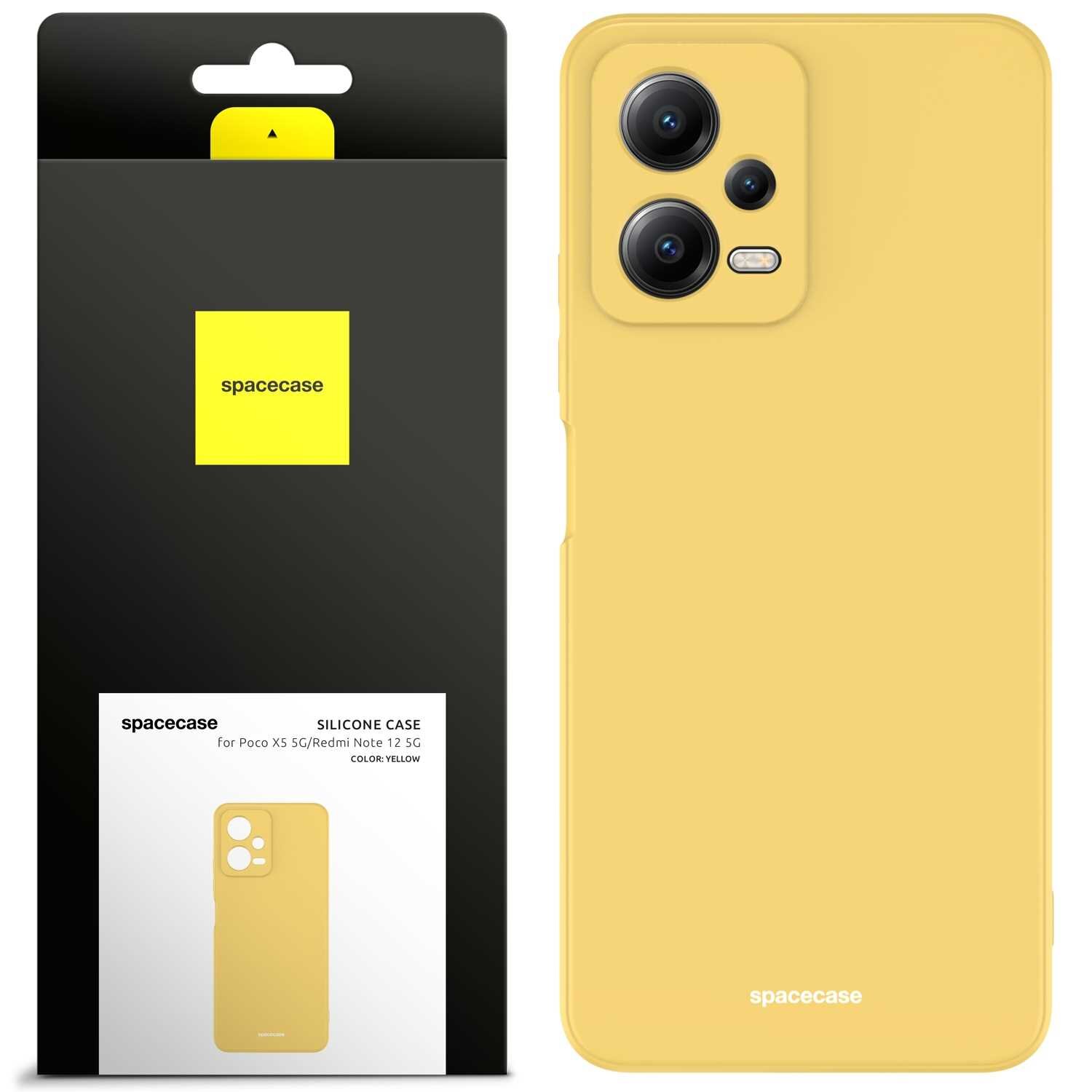 Obraz przedstawia żółte silikonowe etui na telefon z trzema otworami na aparaty. Obok znajduje się opakowanie z logo \'spacecase\' i napisem \'SILICONE CASE for Realme 9 Pro/9 5G COLOR: YELLOW\'.