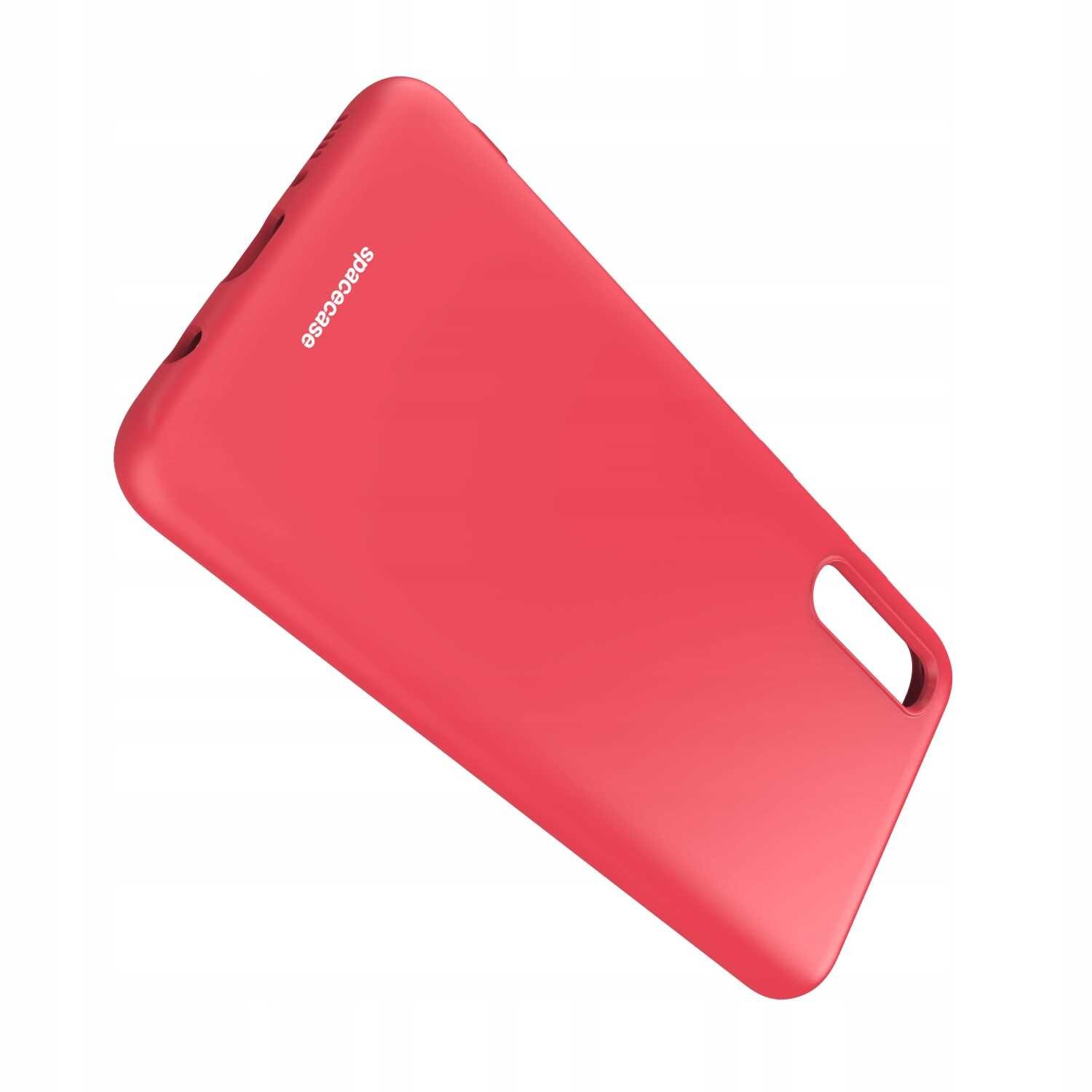 Czerwone silikonowe etui z wycięciem na aparat i napisem \'Spacecase\'.