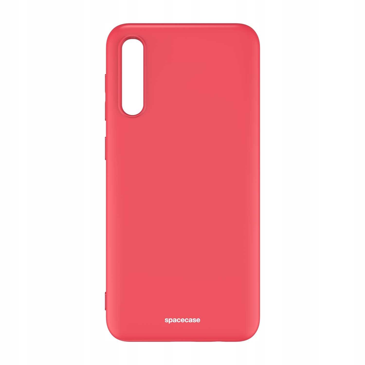 Czerwone silikonowe etui z wycięciem na aparat i napisem \'spacecase\' na dole.