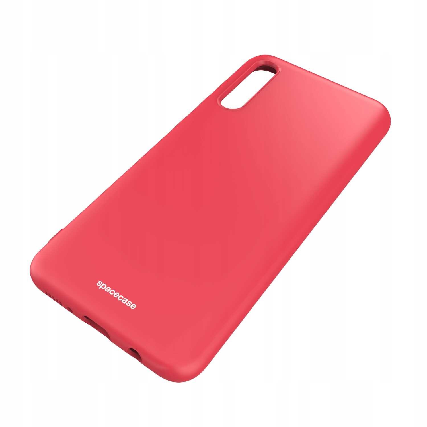 Czerwone silikonowe etui z wycięciami na aparat i logo \'spacecase\' na dole. Etui jest przeznaczone do iPhone 11.