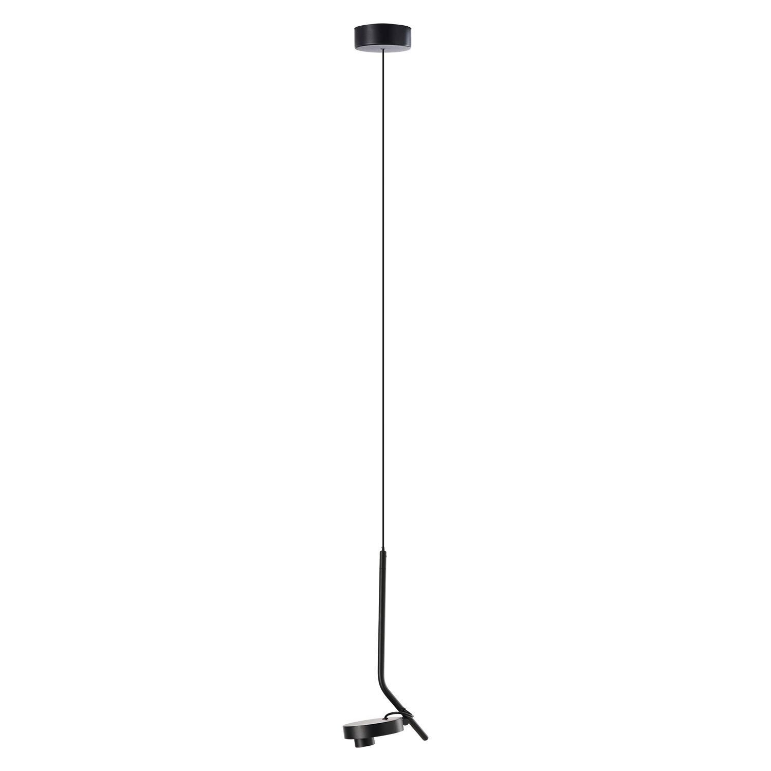 Lampa wisząca w kolorze chromu z długim przewodem, zakończona oprawką na żarówkę.