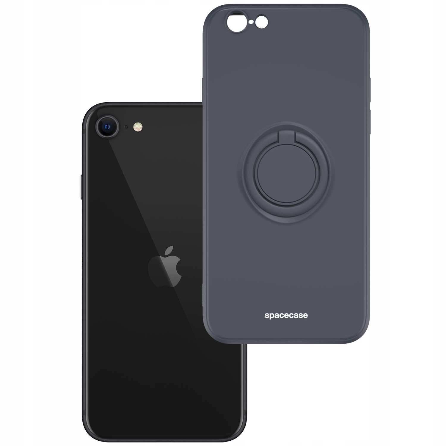 Na obrazie widoczne jest czarne silikonowe etui z pierścieniem na iPhone, z napisem \'spacecase\' na dole. Obok znajduje się czarny iPhone z logo jabłka.