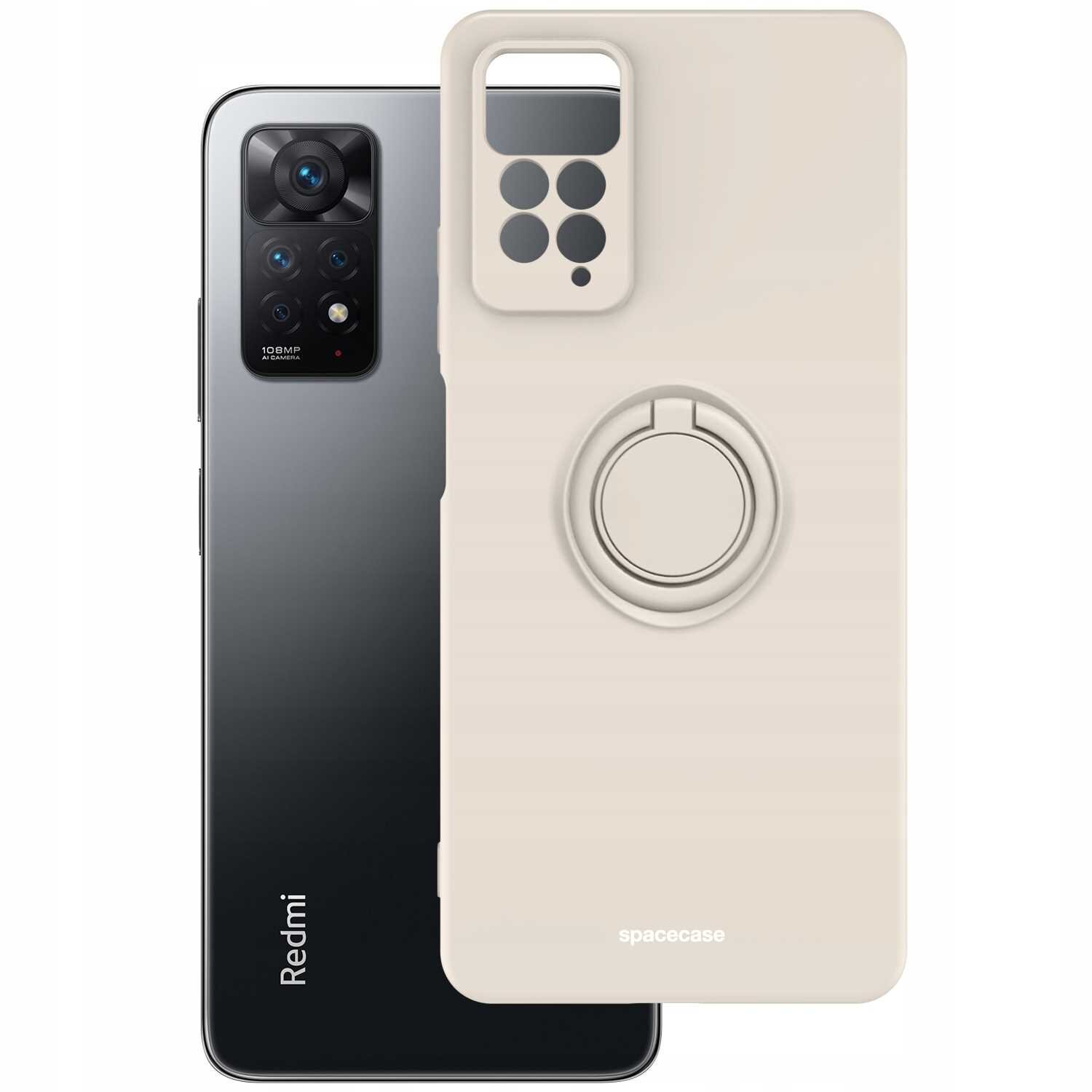 Obraz przedstawia beżowe silikonowe etui z pierścieniem na telefon, obok którego znajduje się telefon marki Redmi. Na etui widoczny jest napis \'spacecase\'.