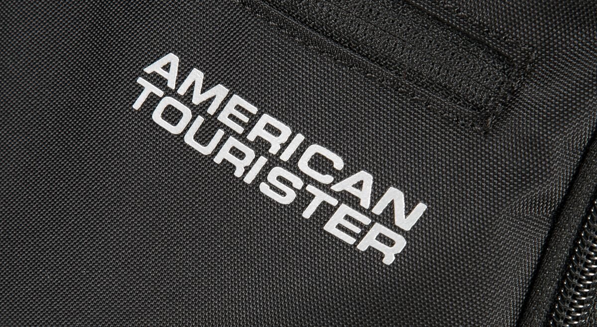 Skup się na detalach plecak na laptopa American Tourister Urban Groove