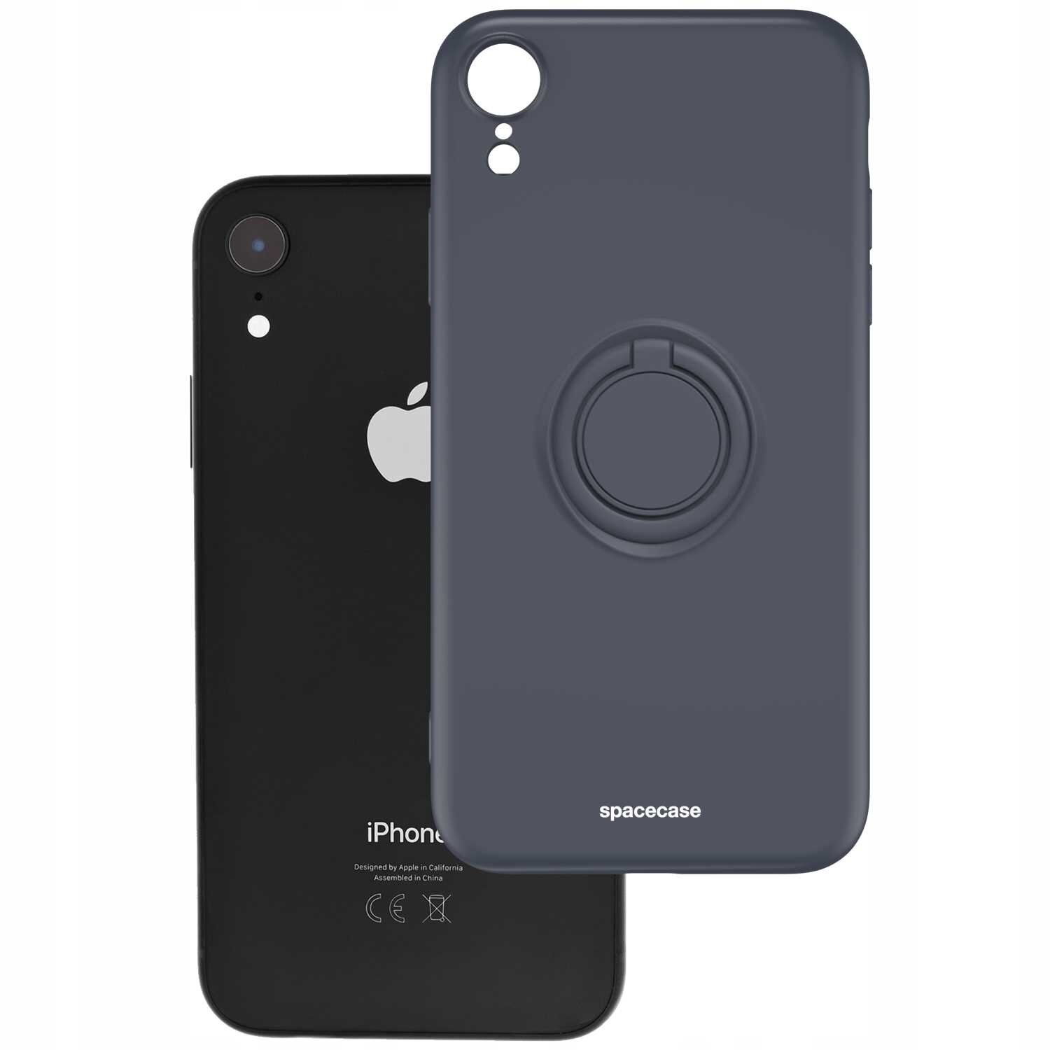 Na obrazie widoczne jest czarne silikonowe etui z pierścieniem na iPhone XR oraz tył telefonu z logo w kształcie nadgryzionego jabłka. Na etui znajduje się napis \'spacecase\'.