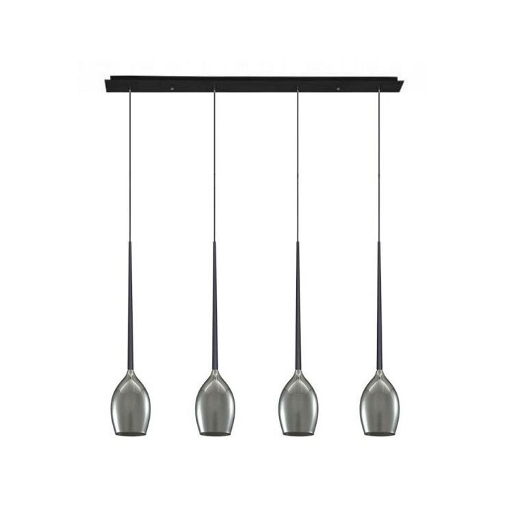 Na obrazie widoczna jest lampa wisząca z czterema punktami świetlnymi, każdy w kształcie wydłużonej kropli. Lampa ma ciemne wykończenie i jest zawieszona na cienkich przewodach.