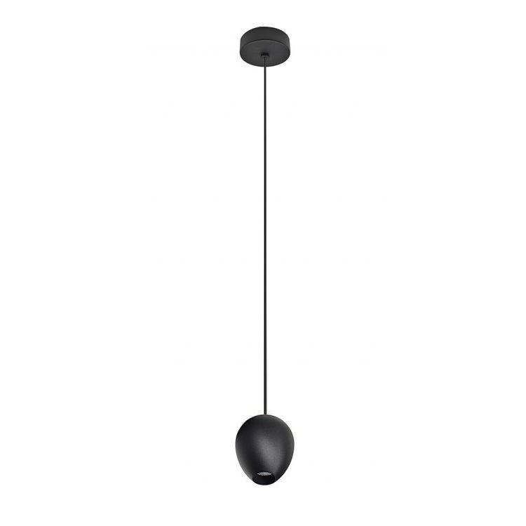 Czarna lampa wisząca o owalnym kształcie z długim przewodem i okrągłą podsufitką. Lampa ma matowe wykończenie i otwór na dole klosza.