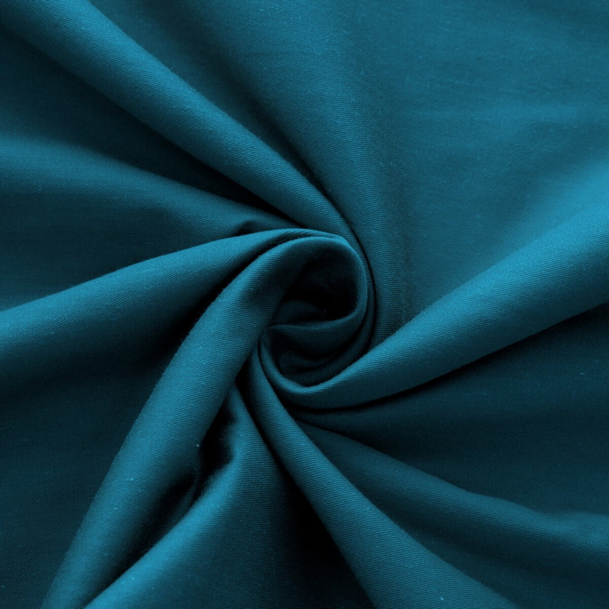 Obraz przedstawia materiał w kolorze ciemnoturkusowym, ułożony w spiralny wzór.