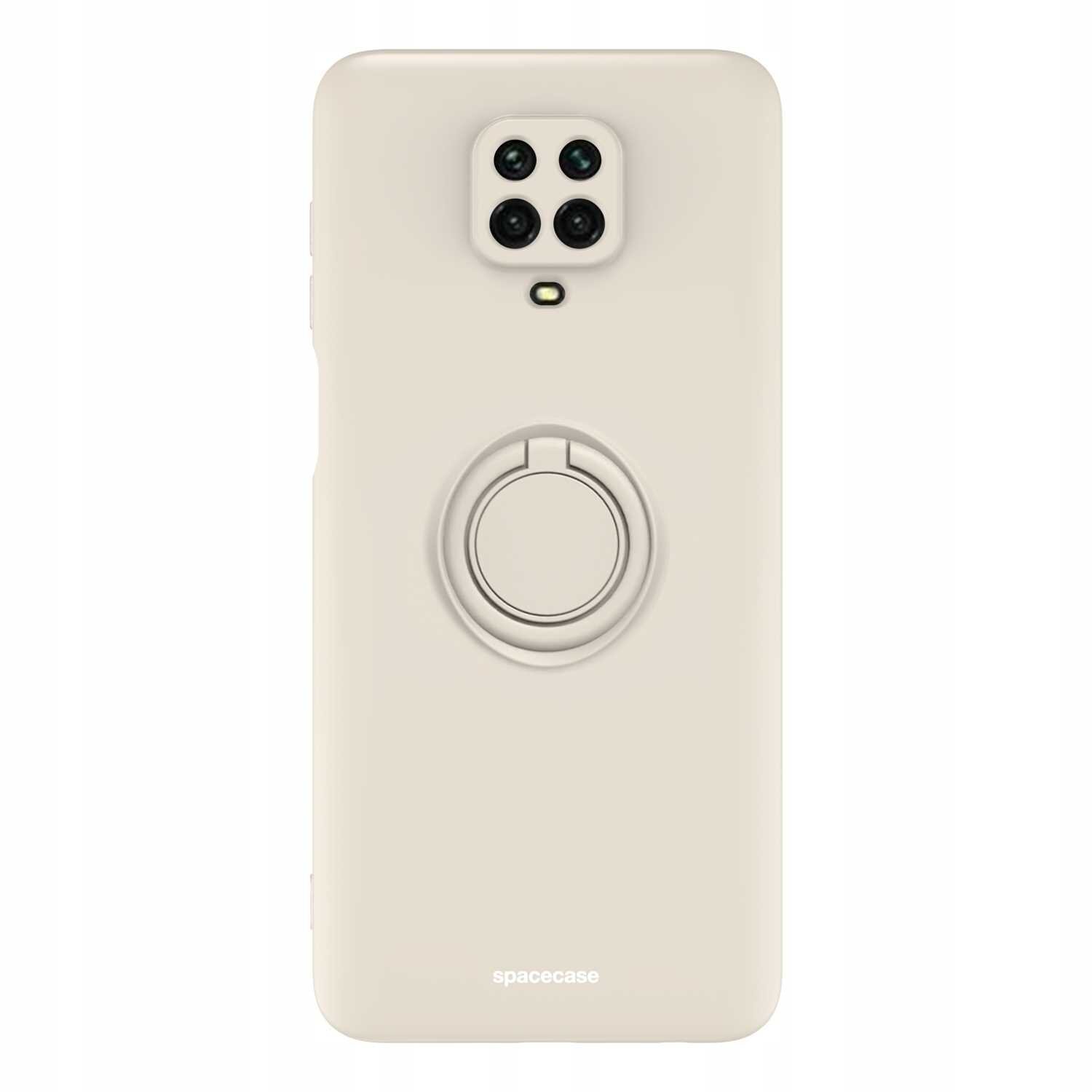 Beżowe silikonowe etui z pierścieniem na tylnej stronie, przeznaczone do telefonu z czterema aparatami. Na dole widoczny jest napis \'spacecase\'.