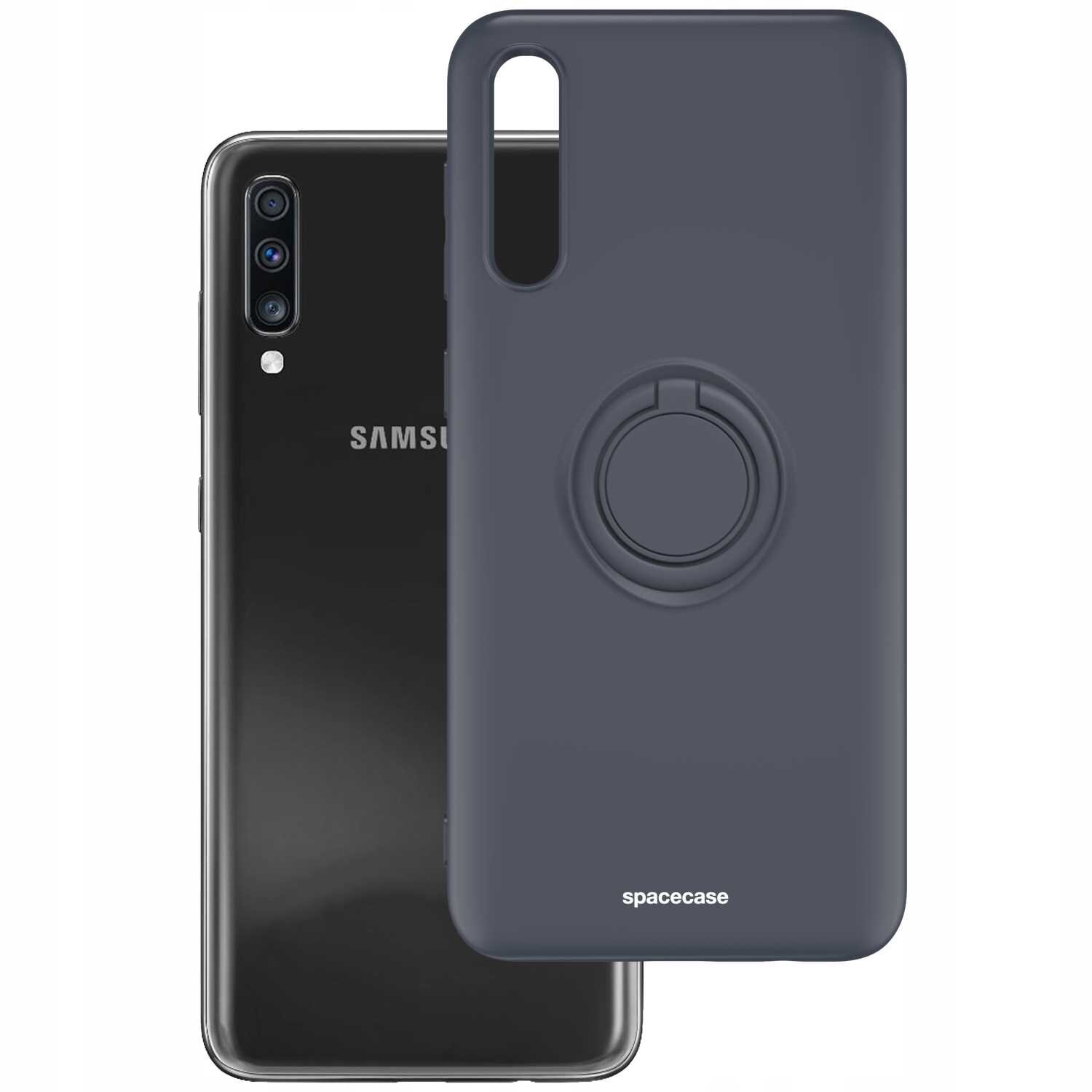Na obrazie widoczne jest czarne silikonowe etui z pierścieniem na telefon, z napisem \'spacecase\'. W tle znajduje się czarny telefon z logo \'SAMSUNG\'.
